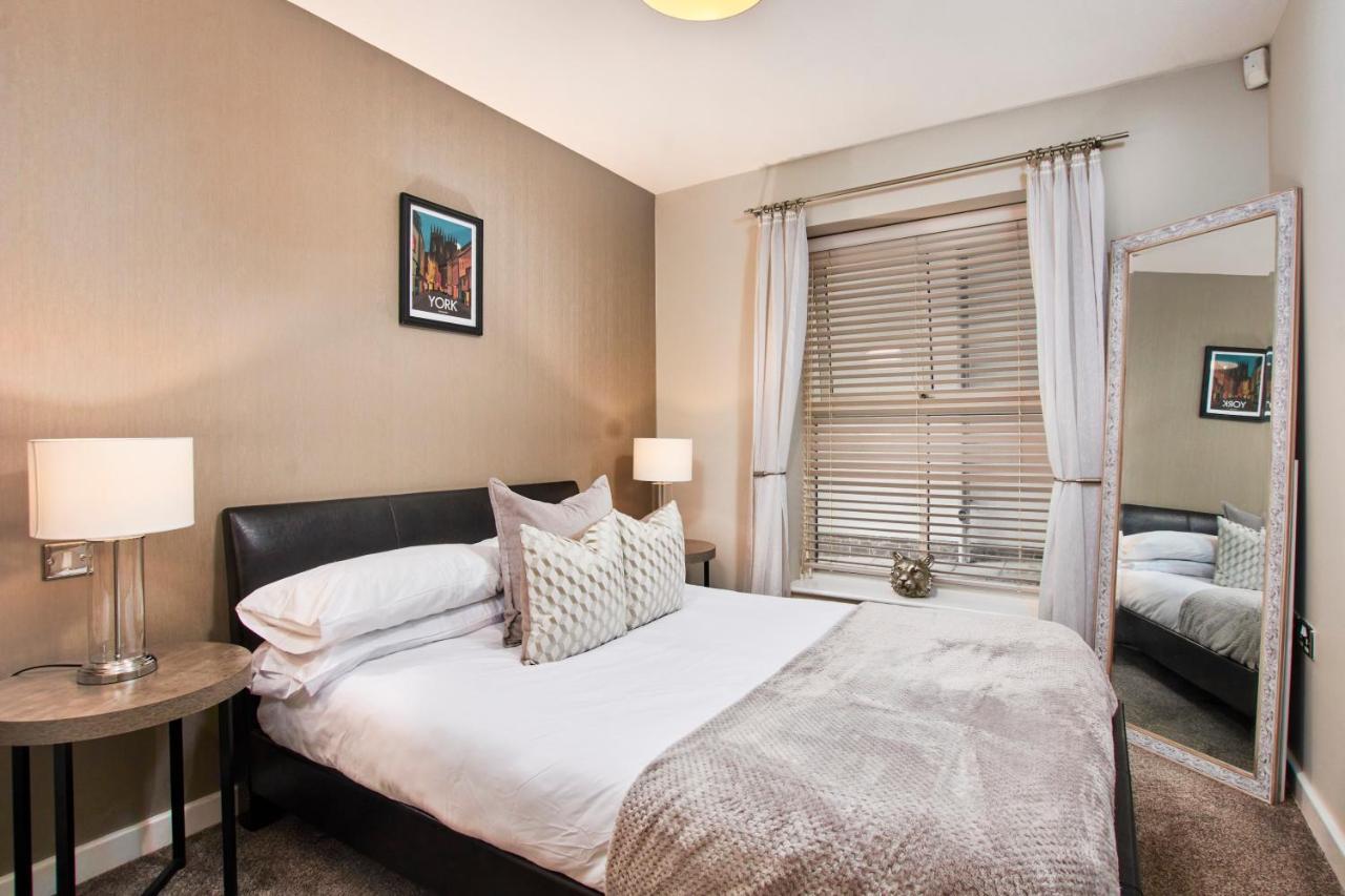 Vikings Apartment With Private Parking & Terrace York Exterior photo