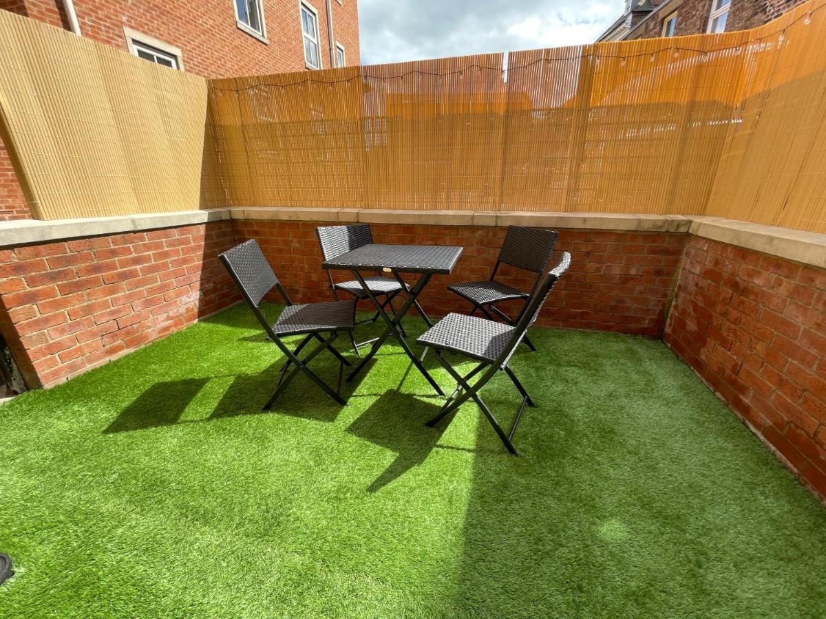 Vikings Apartment With Private Parking & Terrace York Exterior photo